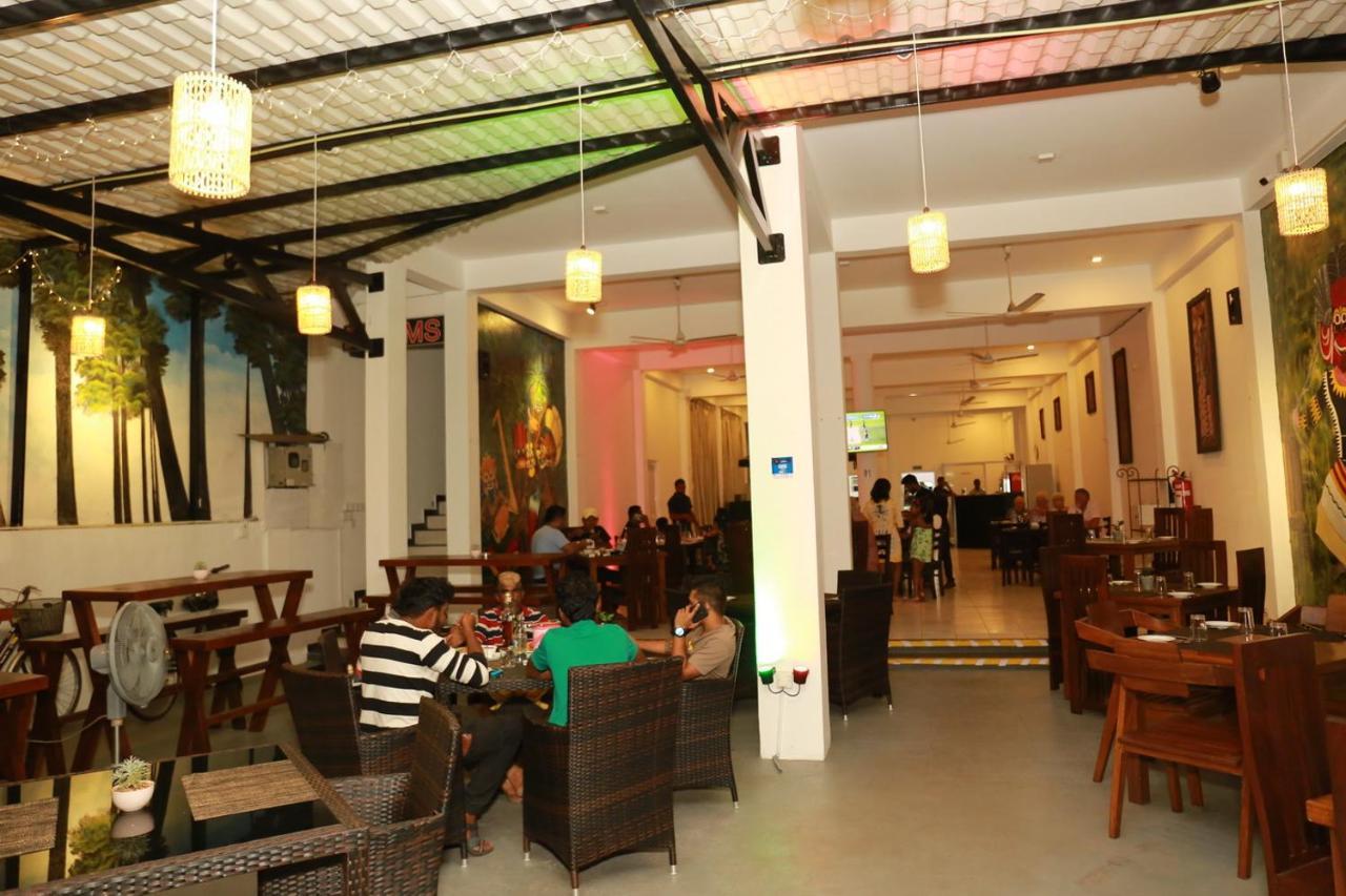 Hotel Coconut Primitive Negombo Exterior foto